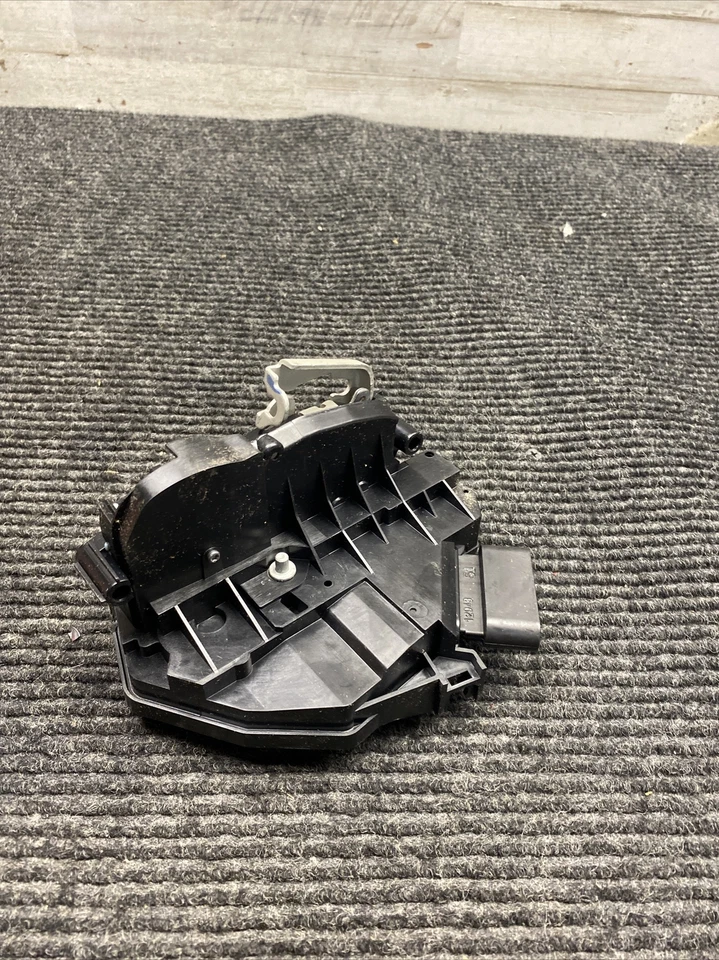 Motor actuador de bloqueo de puerta delantera Ford OEM 11-18 Fiesta AE8Z-5421813-D Foto 1 de 4