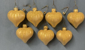 Weihnachtsschmuck, 7 Herzen perlmuttfarben mit Goldglitzer, West Germany. 2 Zoll. - Bild 1 von 3