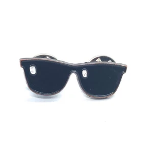 Schwarze Sonnenbrille Pin Retro coole Farben kultige Brille Statement Revers Flair - Bild 1 von 3