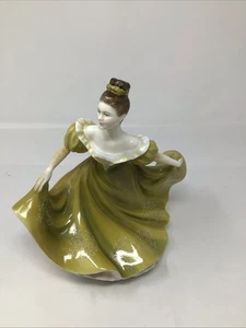 ROYAL DOULTON China Figurine “Lynne” H.N. 2329 - Picture 1 of 3