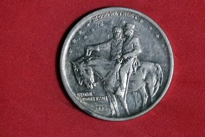 ESTATE FIND 1925 - STONE MOUNTAIN COMMEMORATIVE SILVER HALF DOLLAR!!  #N06595 - Image 1 of 2