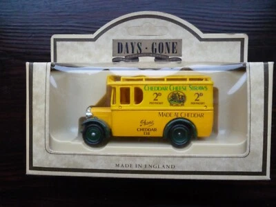 LLEDO DAYS GONE DG34003, 1934 DENNIS DELIVERY VAN, CHEDDAR CHEESE STRAWS. - Image 1 of 3