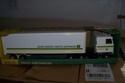 1983 Vintage Ertl Pressed Steel JOHN DEERE PARTS Tractor Trailer Semi - 21" - Image 1 of 2