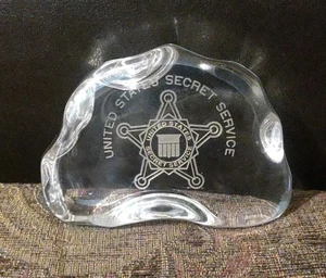 United States U.S. Secret Service Upright Glass Paperweight Paper Weight Rare - Picture 1 of 3