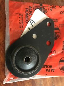Alfa Romeo 75 V6 88-92 NEW GENUINE front exhaust support bracket 60522113 1A8