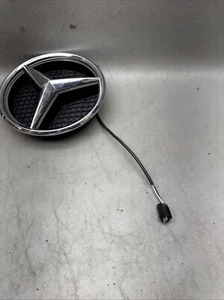 2016-2019 MERCEDES BENZ GLE ILLUMINATED MERCEDES TRIM 1668173000 OEM - Picture 1 of 13