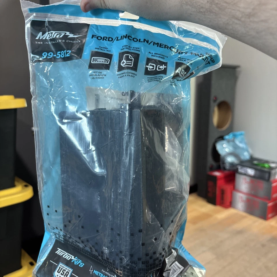 Kit múltiple de instalación DIN única Metra 99-5812 para Ford/Lincoln/Mercury 2004-up Foto 1 de 1
