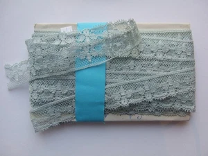 Mercerie ancienne- Dentelle  de Calais bleu clair  11, 5 m x  1, 8 cm - Imagen 1 de 2