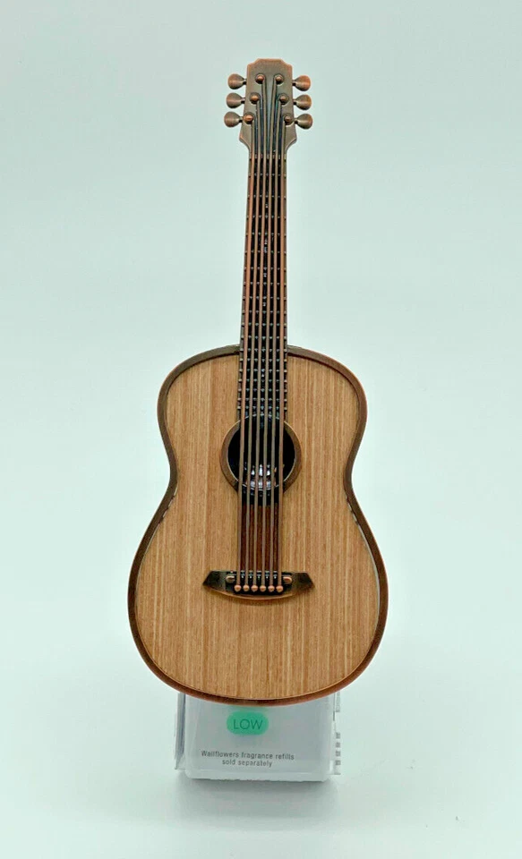 Enchufe de flor de pared para guitarra Bath & Body Works con control de olor Foto 1 de 1