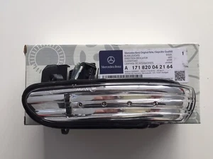 GENUINE NEW MERCEDES BENZ SLK SL RH O/S MIRROR INDICATOR LAMP A1718200421 - Picture 1 of 3