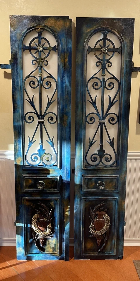 Portas antigas de capela francesa, muito pesadas, impressionantes - Imagem 1 de 4