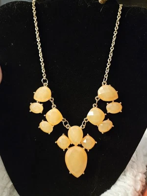 Colar babador cachoeira Ann Taylor - Imagem 1 de 3