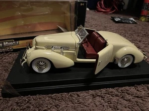 1:18 Scale Die Cast - Picture 1 of 10