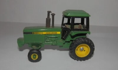 1:64 John Deere Cabbed Tractor with Front Weight Package - Image 1 of 4