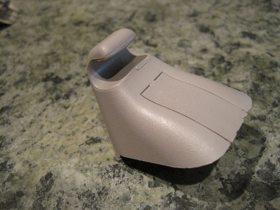 Pontiac G6 Chevrolet Malibu Sun Visor Clip Grey Gray OEM - Imagem 1 de 3