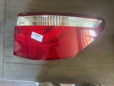 LEXUS LS460 2007-2009 PASAJERO/LADO DERECHO FRENO TRASERO LUZ TRASERA EXTERIOR OEM Foto 1 de 4