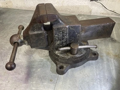 EARLY 1900s Swivel vise REED 203 1/2 ERIE PA USA 3 1/2” Jaws 6” opening Original - Image 1 of 4