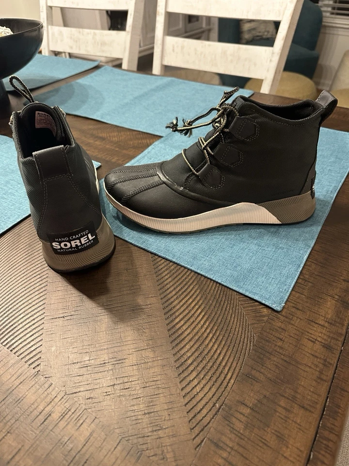 Botas impermeables Sorel para mujer - Talla 11 - Verde oscuro y negro - ¡Usadas una vez! Foto 1 de 3