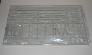 REVELL SR-71A BLACKBIRD 85-5720 ⭐PIEZAS⭐ SPRUE C-STBD Y TOMAS DE PUERTO+MÁS 1/48 - Imagen 1 de 3