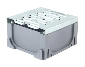 Conector de cuatro vías para drenaje de plástico gris con rejilla galvanizada serie UA-100 - Imagen 1 de 1