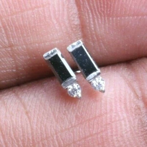 Borchia con diamanti taglio baguette nero da 4,0 mm, orecchini in oro massicc... - Foto 1 di 11