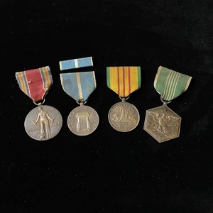 Lotto medaglie militari USA ARCOM vittoria guerra di Corea seconda guerra mondiale - Foto 1 di 6