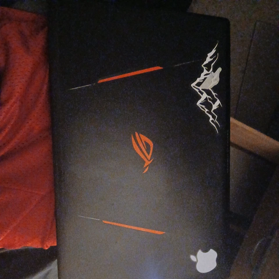 Portátil Asus ROG STRIX - i7 7700hq - 1050ti 4g - 16gb ram - 256g m.2 - 1tb hdd  Foto 1 de 1