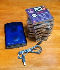 Iomega Zip 100 USB-Powered External Drive Model Z100USBS -- with 14 ZIP DISCs - Afbeelding 1 van 11