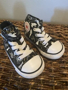 Infant Converse All Star High Top Sneakers Size 5 Shark Design - Picture 1 of 5
