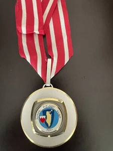 Vintage 1980s Kingdom of Bahrain Heavy Metal Medal Badge Award Ribbon - Picture 1 of 5