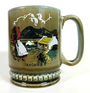 Vintage WADE Irish Porcelain Ireland COUNTRYSIDE GIRL Coffee Mug (4 1/8" Tall) - Picture 1 of 8