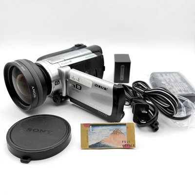 Sony HDR-XR500V Full HD Handycam Camcorder Silver w/Wide Conversion Lens Japan - Image 1 of 4