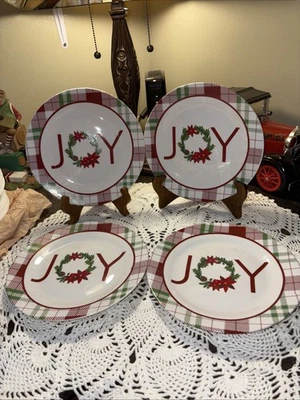 Platos de ensalada Royal Norfolk rojo verde a cuadros sentimiento navideño “JOY” - Juego de 4 Foto 1 de 4