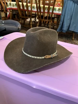 Sombrero de vaquero marrón de fieltro para mujer Foto 1 de 4