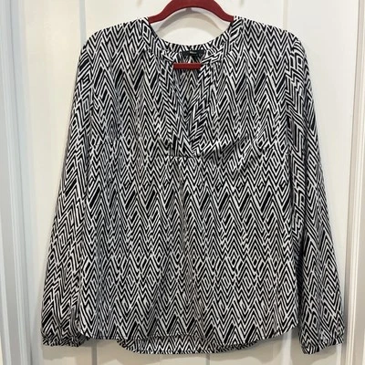 Blusa Milano Para Mujer Geométrica Top Ligera Cuello en V Talla Grande Negra Blanca Foto 1 de 4