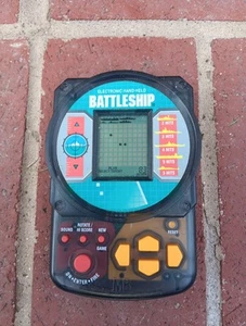 BATTLESHIP Electronic Handheld Game 1995 Milton-Bradley Vintage Compact TESTED - Picture 1 of 2