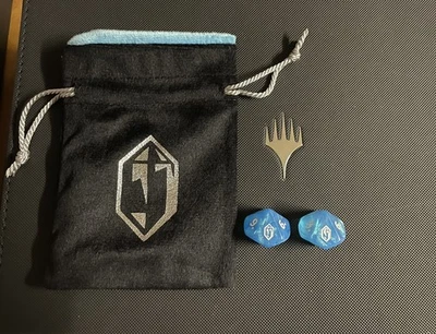 MTG Final Fantasy Exclusive Dice Pouch + 2 Blue Crystal D10 Prerelease Promo Foto 1 de 2