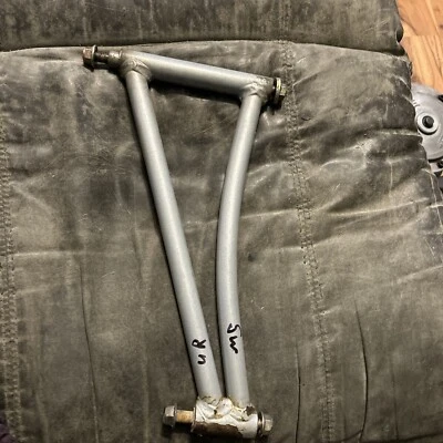 Arctic Cat M5 2005 brazo superior derecho Foto 1 de 4