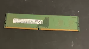 SK HYNIX 4GB 1RX16 PC4 2400T UC0-11 HMA851U6AFR6N-UH N0 AC - Foto 1 di 1