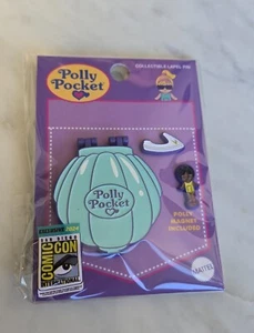 2024 SDCC LITTLE SHOP OF PINS POLLY POCKET BEACH COMPACT HINGE PIN W JET SKI 400 - Picture 1 of 1