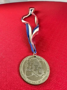 Medalla Centro Técnico Vocacional del Condado de Hennepin Suburbano Minnesota Años 70 De Colección - Imagen 1 de 7