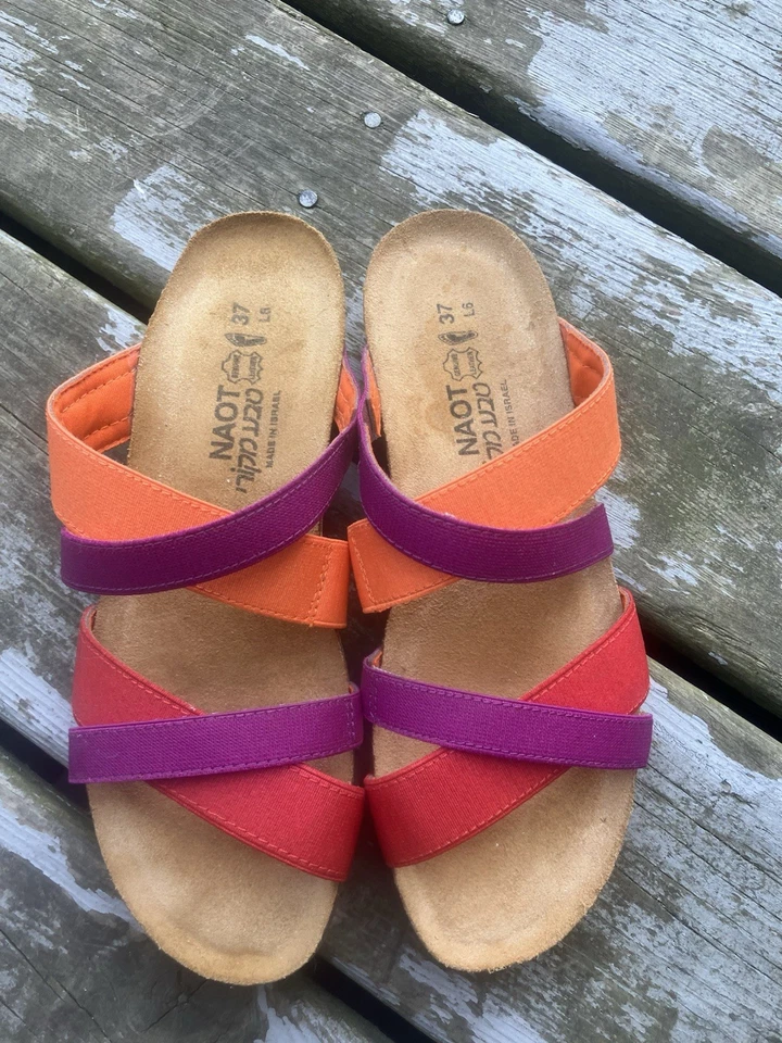 Sandalia Naot Naranja, Rosa, Púrpura - Talla 37 (US 6-6.5), GUC, Roxanna, Usada en Excelente Condición Foto 1 de 4