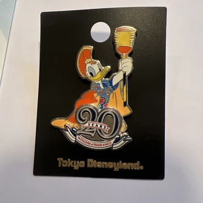 东京迪士尼乐园 20 年唐老鸭徽章限量版 — 第 1/4 张图片