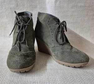 Mia Raphaella olivfarbene Oxford-Booties aus Veloursleder mit Keilabsatz Schnürstiefel für Damen 8,5 M - Bild 1 von 8