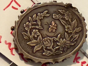 Broche prendedor floral mariposa antiguo victoriano de plata esterlina y tres detalles dorados - Imagen 1 de 4