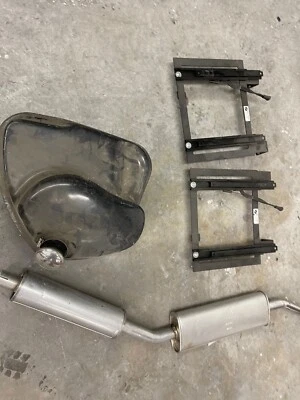 Marcos de asiento delantero, tanque de gasolina, escape para Austin Mini Foto 1 de 4