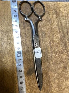 N. 7 OLD TOOL / outil ancien forgé ciseaux de Couturière 19e - Picture 1 of 9