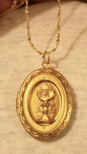 Delightful Goldtone Raised & Detailed Eucharistic Chalice Oval Locket Necklace - Picture 1 of 3