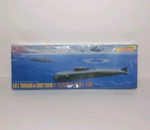 Shanghai Dragon HMS Trafalgar vs. Soviet Oscar 1/700 Scale Plastic Models 7004 - Picture 1 of 3