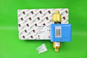 Johnson Controls P74FA-9700 Differential Pipe Pressure Switch (D988) - Picture 1 of 6